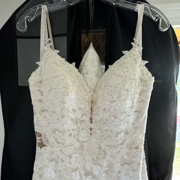 Allure Romance 3561 Wedding Gown - Picture 4 of 9